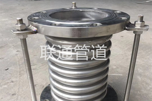 轴向补偿器和横向补偿器