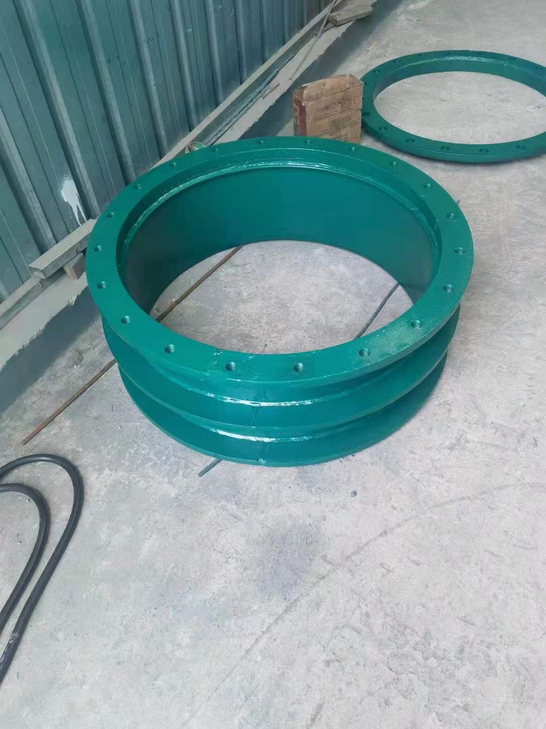 只用防水套管的话解决了套管与墙壁之间的漏水