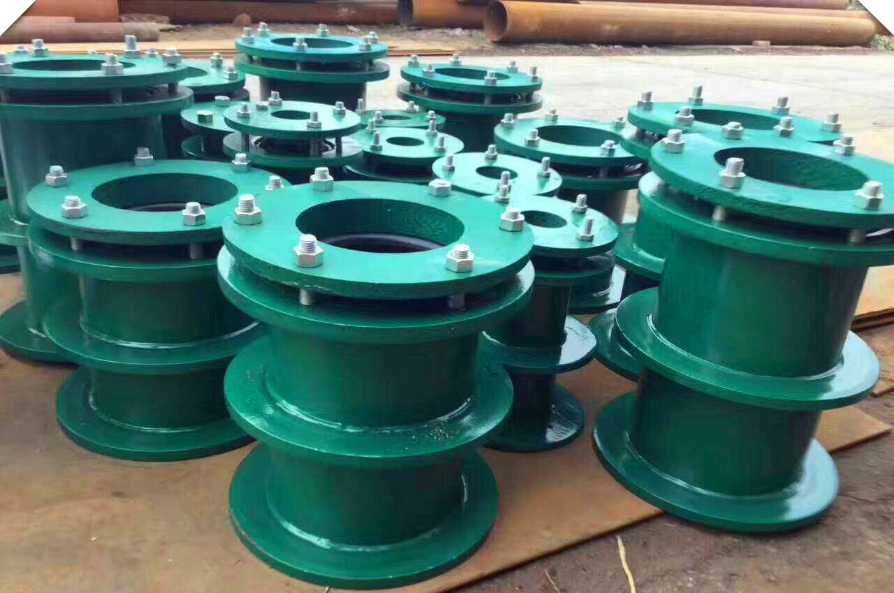 柔性防水套管是建筑工程中的重要的防水管件